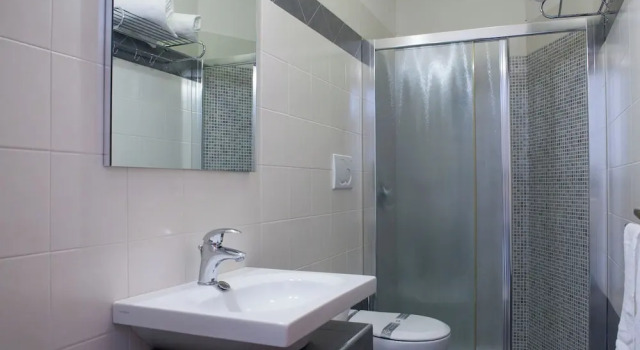 Четырёхместный номер Comfort с балконом и с частичным видом на море Hotel Umberto
