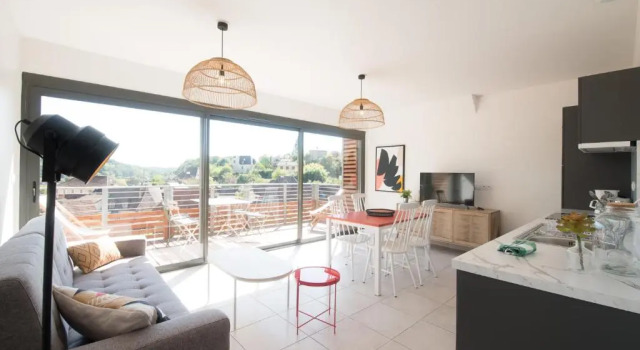 Апартаменты "Le Soleil Levant" avec balcon et parking privé, 2 adultes et 1 enfant