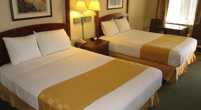 Четырёхместный номер Standard Country Inn Ontario