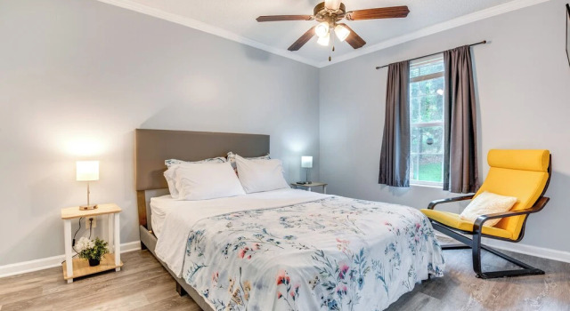 7 Mi to Downtown: Atlanta Home w/ Yard, Boek Hotel Atlanta Georgia