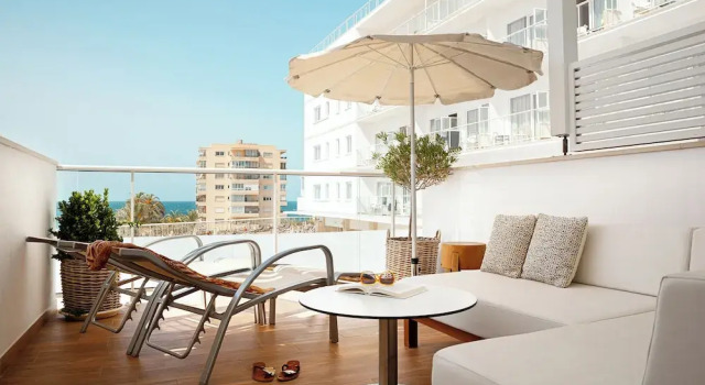 Superior- dobbelt værelse med altan med delvis havudsigt Sunprime Waterfront