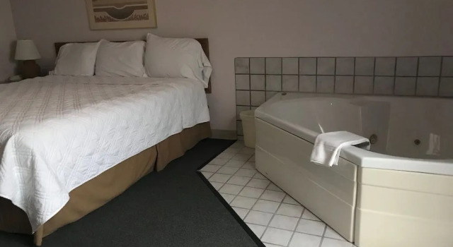 Traverse Bay Inn, Rezerwuj Hotel Traverse City Michigan