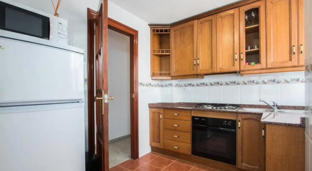 Апартаменты Lovely, new, bright 3 mins to beach apt 105 sq meters