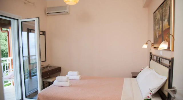 Семейные апартаменты Brentanos Apartments - A - View of Paradise