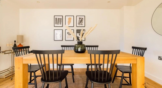 The Crystal Quarters - Modern Bright 2bdr Apartment