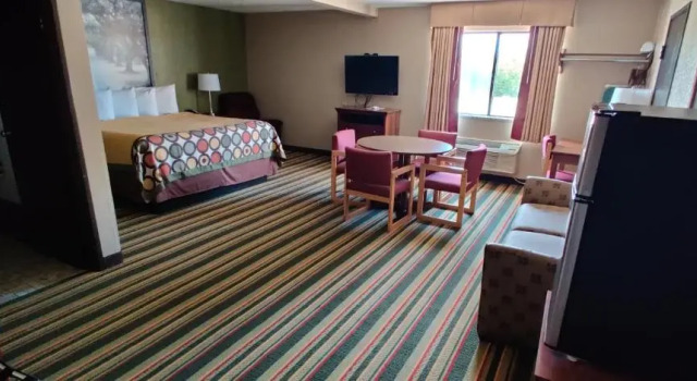 Люкс Super 8 by Wyndham Champaign