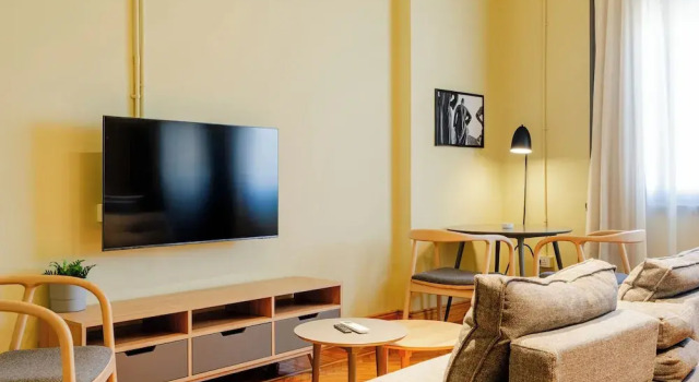 Апартаменты с 2 комнатами с балконом и с видом на город Brassbell Grey Studio Menasce House