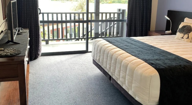 Апартаменты c 1 комнатой с балконом Haast River Motels & Holiday Park