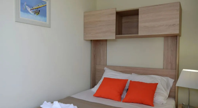 Cozy holiday home with terrace surrounded by vineyards, Book Hotel Hotels in Aude with a Pool, Swimming Pool