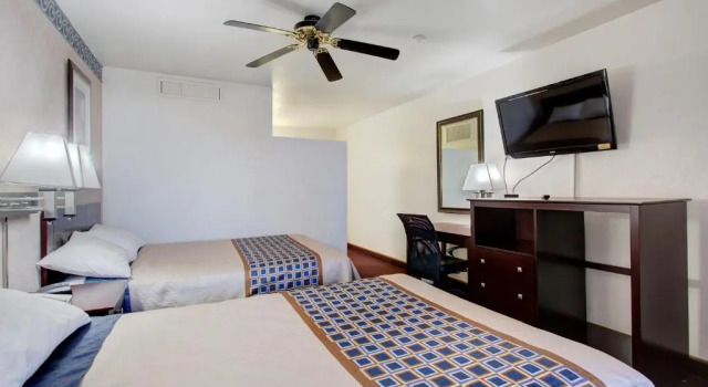 Четырёхместный номер Standard Carlsbad Inn , New Mexico