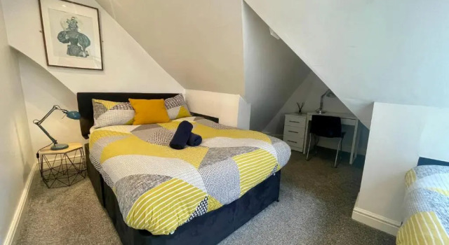 Duplex Apartment For Up to 13 Near City Centre