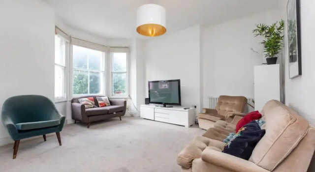Spacious 5 Bedroom Home in Camden