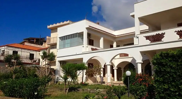 B&B Villa Dora, Prenota Bed & breakfast Hotel a Sicilia con parcheggio, Parcheggio