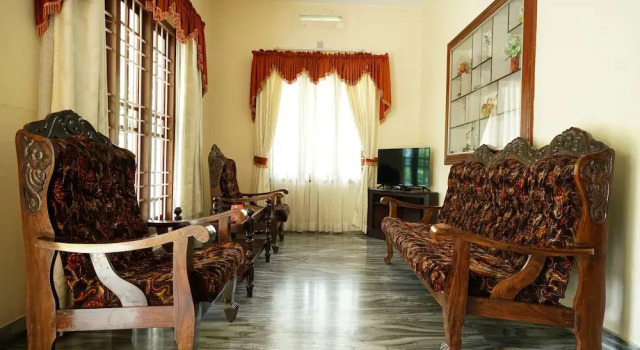 OYO 14172 Home Green View Ernakulam Medical Centre, Забронировать Отель Отели штата Кералы с парковкой, Парковка