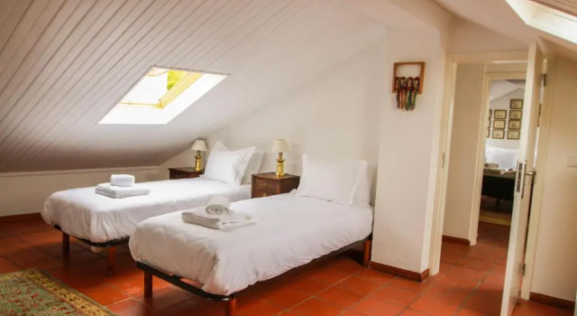 Cozy and Spacious apartment in Graça, Lisbon