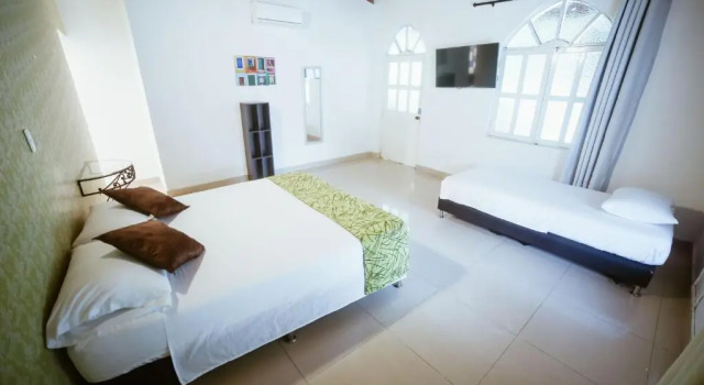 Четырёхместный номер Standard Portón de Occidente by Bernalo Hotels
