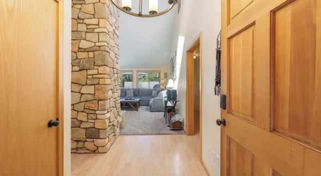 Charming Hot Tub Home Near Sharc