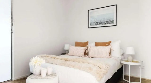 Stylish 2BR Apt Steps From Vic Market With Parking