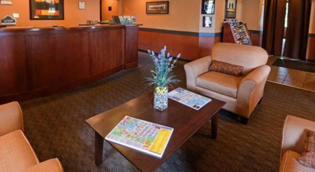 Econo Lodge Inn & Suites, Забронировать Отель Эскьимальт Британская Колумбия