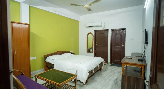 Номер Deluxe Hotel Atithi Bhawan