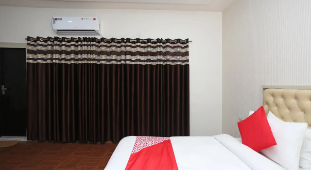Люкс Standard OYO 10536 Hotel Raj Rani