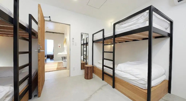 Кровать в общем номере Glamping Tokyo Asakusa