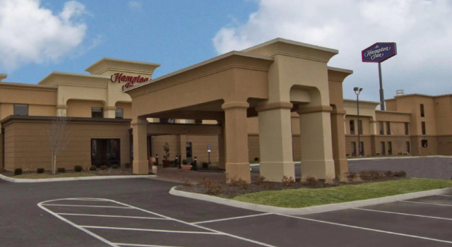 Кровать в общем номере Hampton Inn Columbus-South