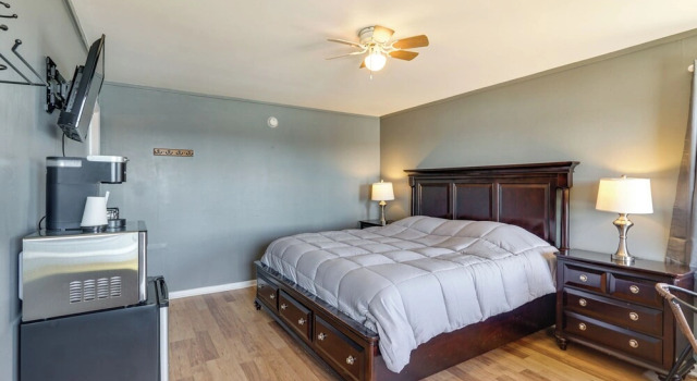 Unit 7: Bagnell Strip Adventure Hub, Patio & Views, Book Lejlighed Lake Ozark USA