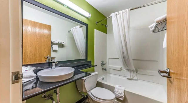 Четырёхместный номер Standard Motel 6-Charlotte, NC - University