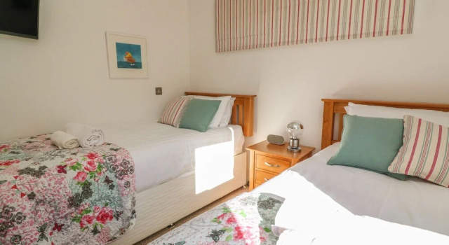 2 Miller's Island, Looe