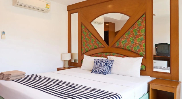 Warees Guesthouse, Забронировать Отель Карон Бич остров Пхукет