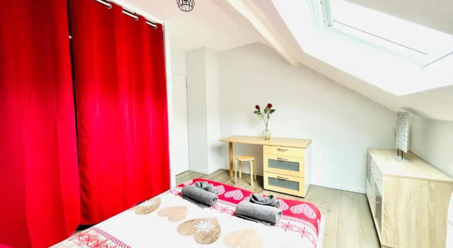 Le Red Loft à 5min du centre-ville avec parking privatif gratuit, Забронировать Апартаменты/квартира Анси Озеро Анси