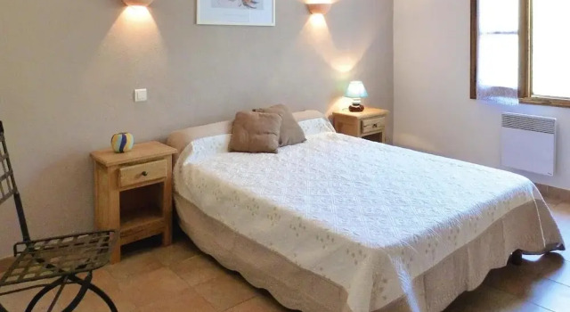 Menerbes Home With Private Pool, Rezerwuj Dom wakacyjny Hotele w Menerbes z basenem, Basen