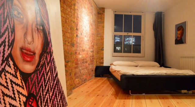 Stunning and Arty Penthouse Flat near Borough Mark