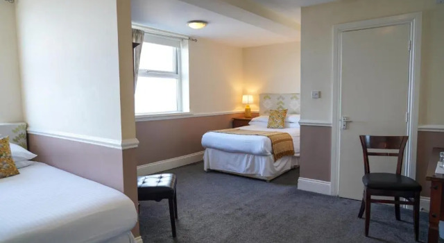 Семейный номер Standard с видом на море The Royal Hotel