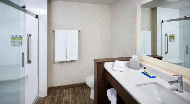 Четырёхместный номер Standard Holiday Inn Express Niagara-On-The-Lake by IHG