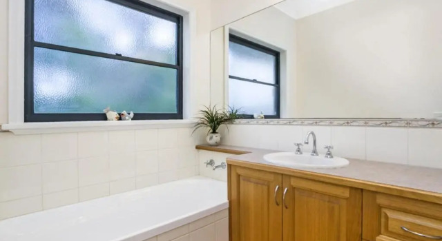 Kurrawa - Near East Beach, Book Hotel Port Fairy Victoria