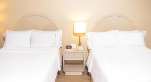 Четырёхместный номер Standard Holiday Inn Express Monterrey Galerias-San Jeronimo by IHG