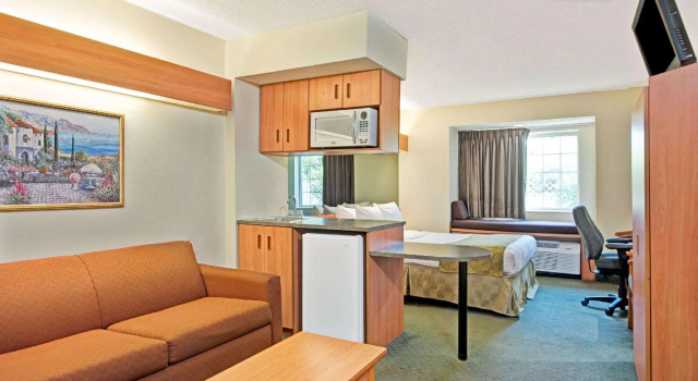 Двухместный люкс Microtel Inn & Suites by Wyndham Cordova Memphis I-40 East