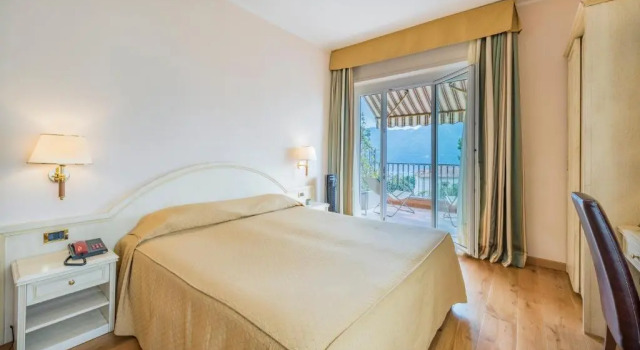 Camera doppia Standard con balcone e con vista sul lago Albergo Villa Edy