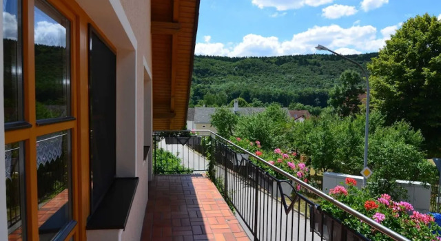 Апартаменты Apartment With Private Terrace in Prunn