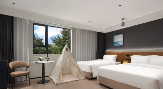 Семейный тент Me Young Me House Hotel (Changsha Sanyi Avenue Sifangping Subway Station)