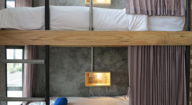 Кровать в общем номере ChillHub Hostel Phuket