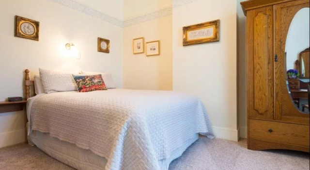 Sussex House Bed & Breakfast