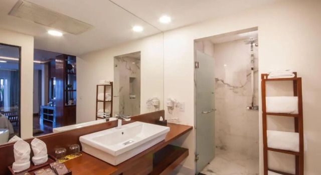 Люкс с балконом Отель THE PRIVILEGE FLOOR by Borei Angkor