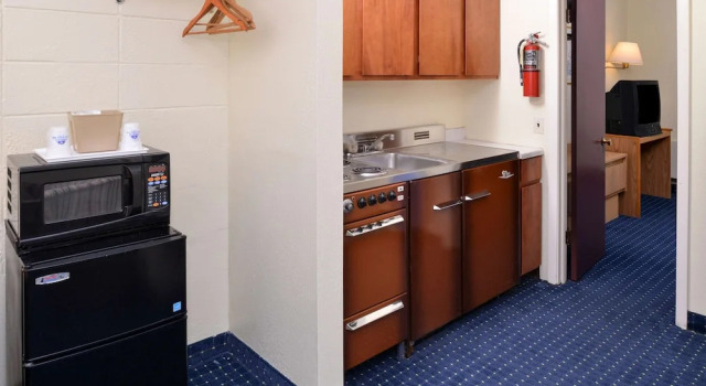 Двухместный люкс с балконом Americas Best Value Inn Geneva