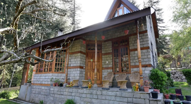 OYO 13351 Home Lavish 2BHK Hadimba Temple