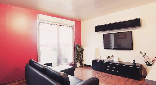 2-Bed Apartment Near Disneyland, Забронировать Апартаменты/квартира Отели Монтеврен с парковкой, Парковка