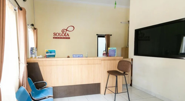 RedDoorz Syariah near Purwosari Train Station, Réserver Maison d'hôtes Hôtels à Central Java avec parking, Parking