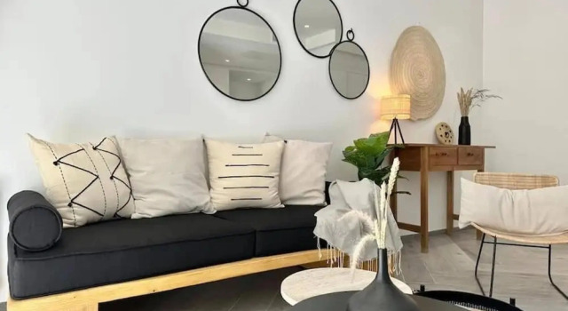 Onyx Apartment at Lake 2 With Beautiful Terrace